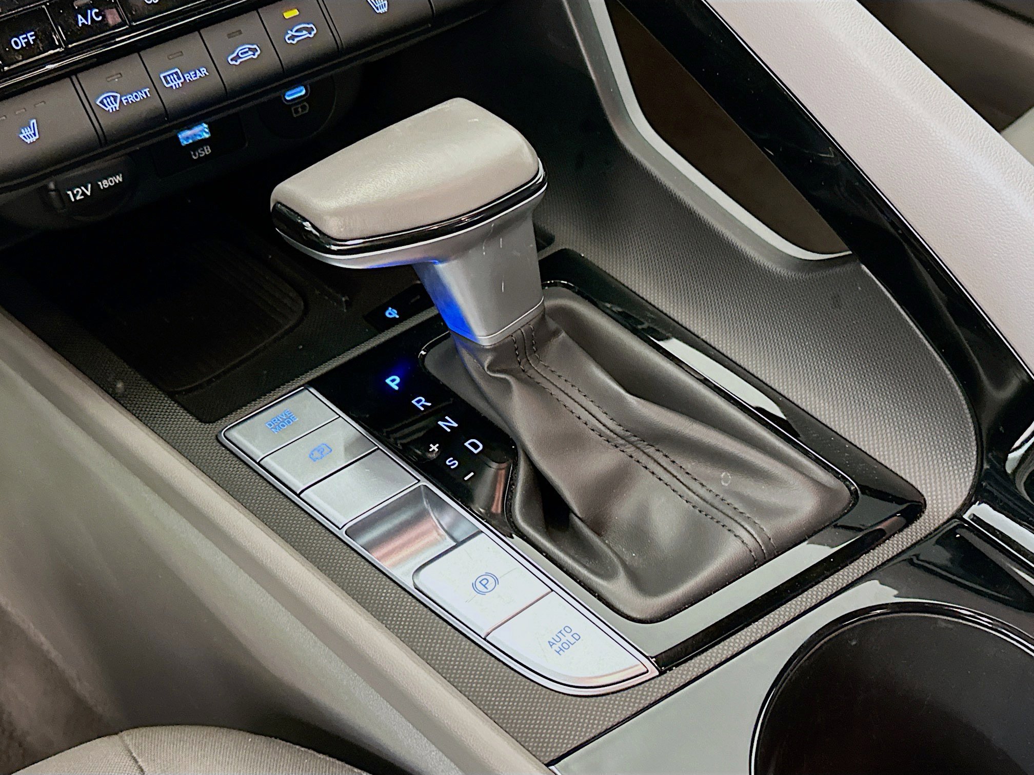 Used 2025 Hyundai Elantra SEL image 25