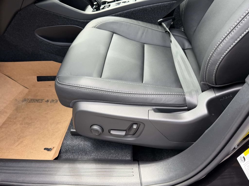 New 2026 Volvo XC40 B4 Core w/ Protection Package FWD image 16