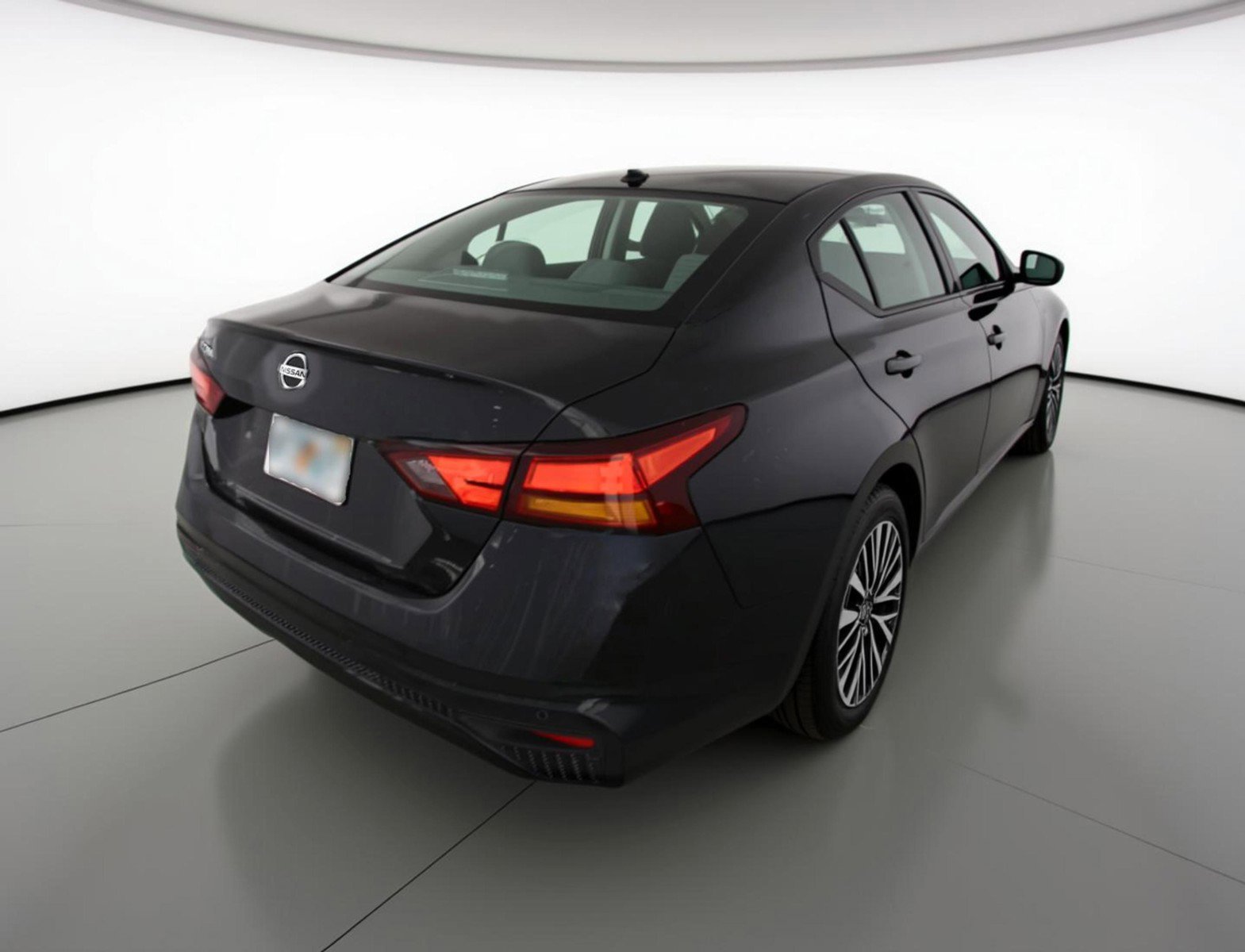 Used 2025 Nissan Altima 2.5 SV FWD image 9