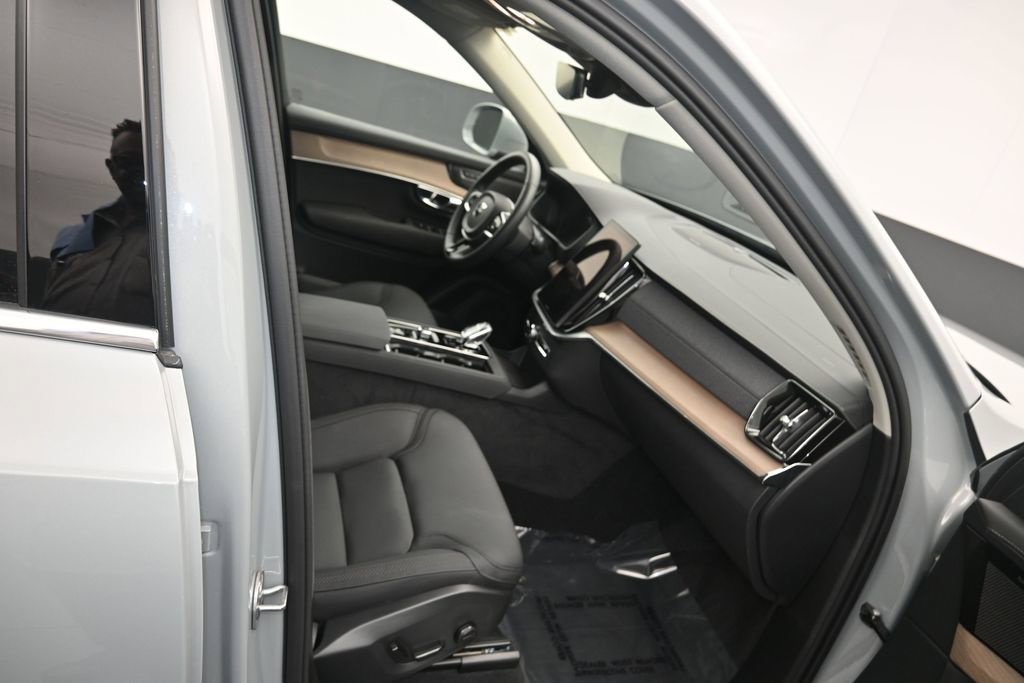 Used 2026 Volvo XC90 B6 Plus w/ Protection Package Premier AWD/4WD image 10