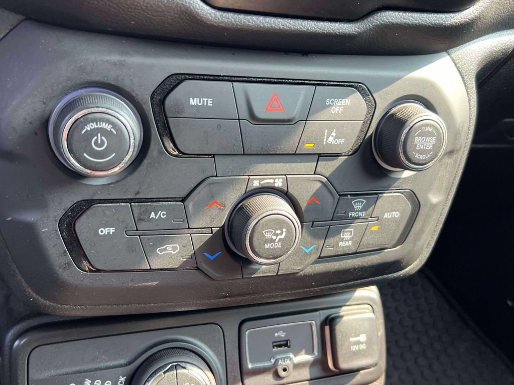 Used 2021 Jeep Renegade Trailhawk AWD/4WD image 29