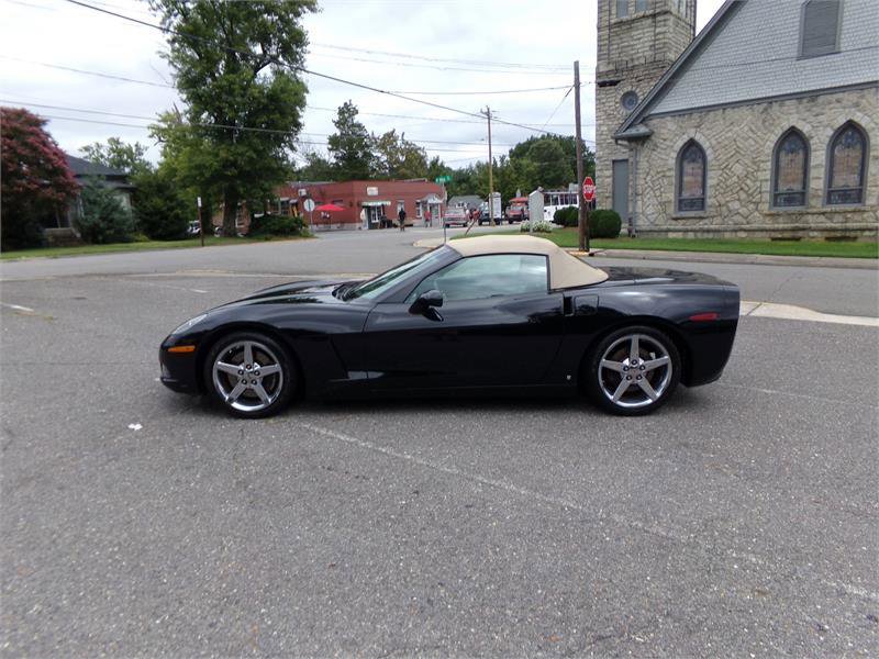 Used 2007 Chevrolet Corvette Convertible w/ Preferred Equipment Group image 3