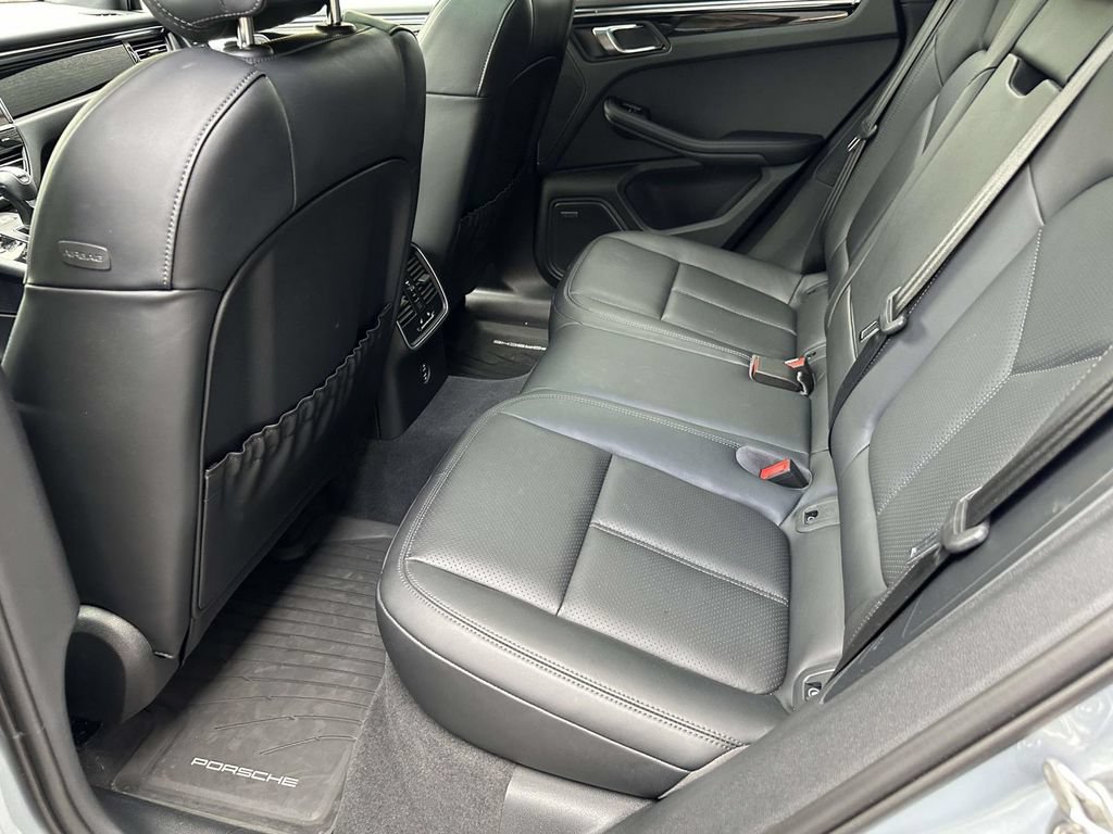 Certified 2026 Porsche Macan AWD/4WD image 13