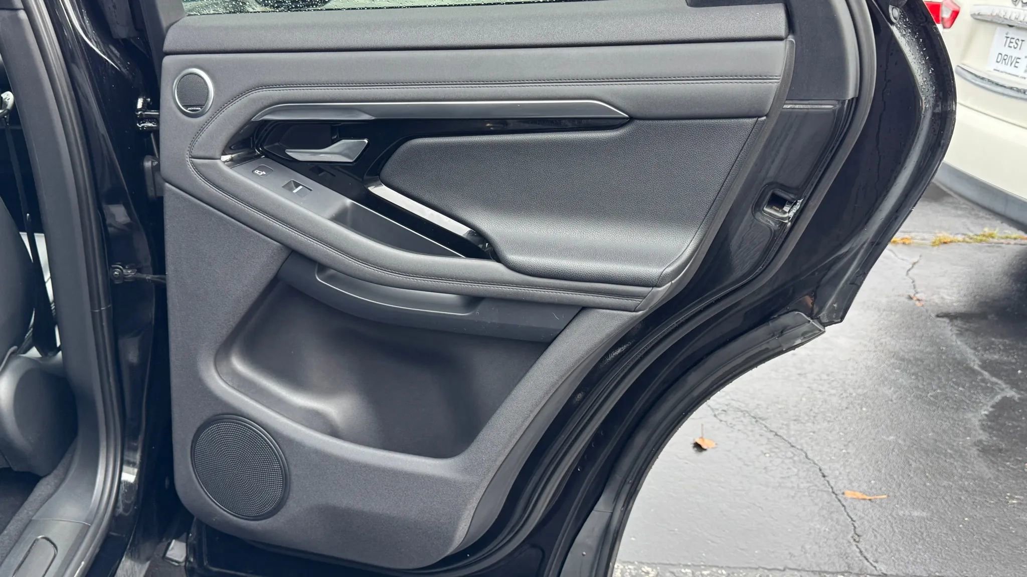 Used 2020 Land Rover Range Rover Evoque SE image 11