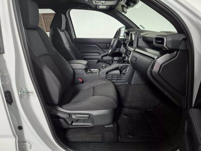 Certified 2025 Toyota 4Runner SR5 AWD/4WD image 32