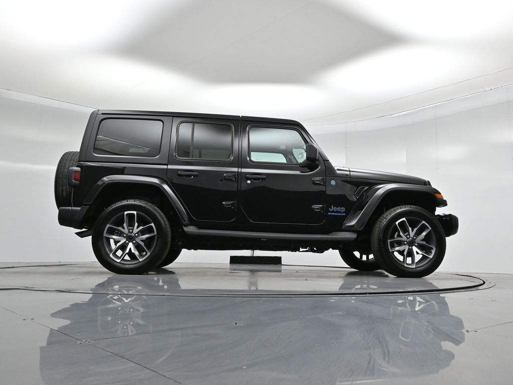 Used 2024 Jeep Wrangler Unlimited AWD/4WD image 46
