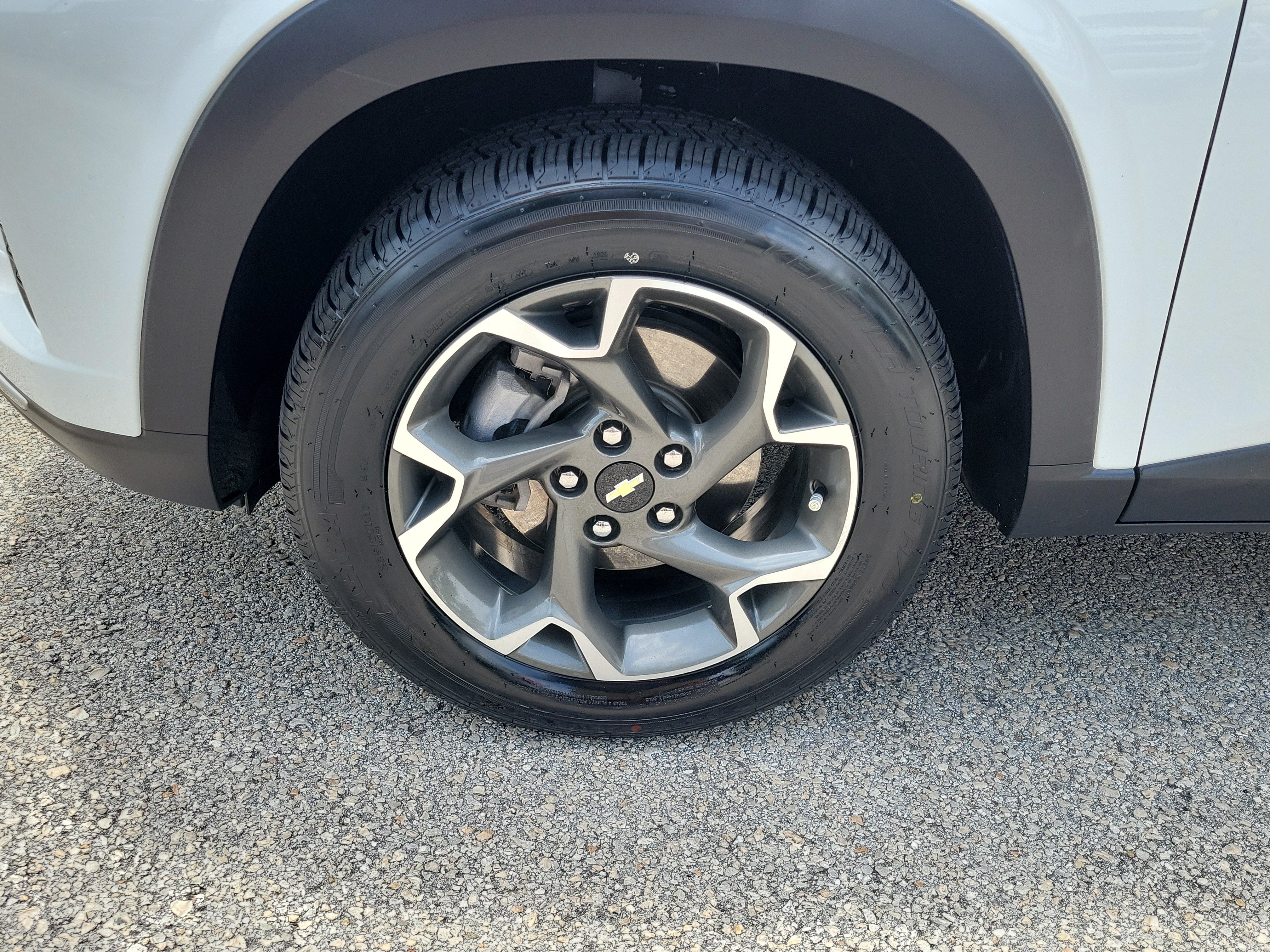 Used 2024 Chevrolet Trax LT w/ Driver Confidence Package FWD image 5