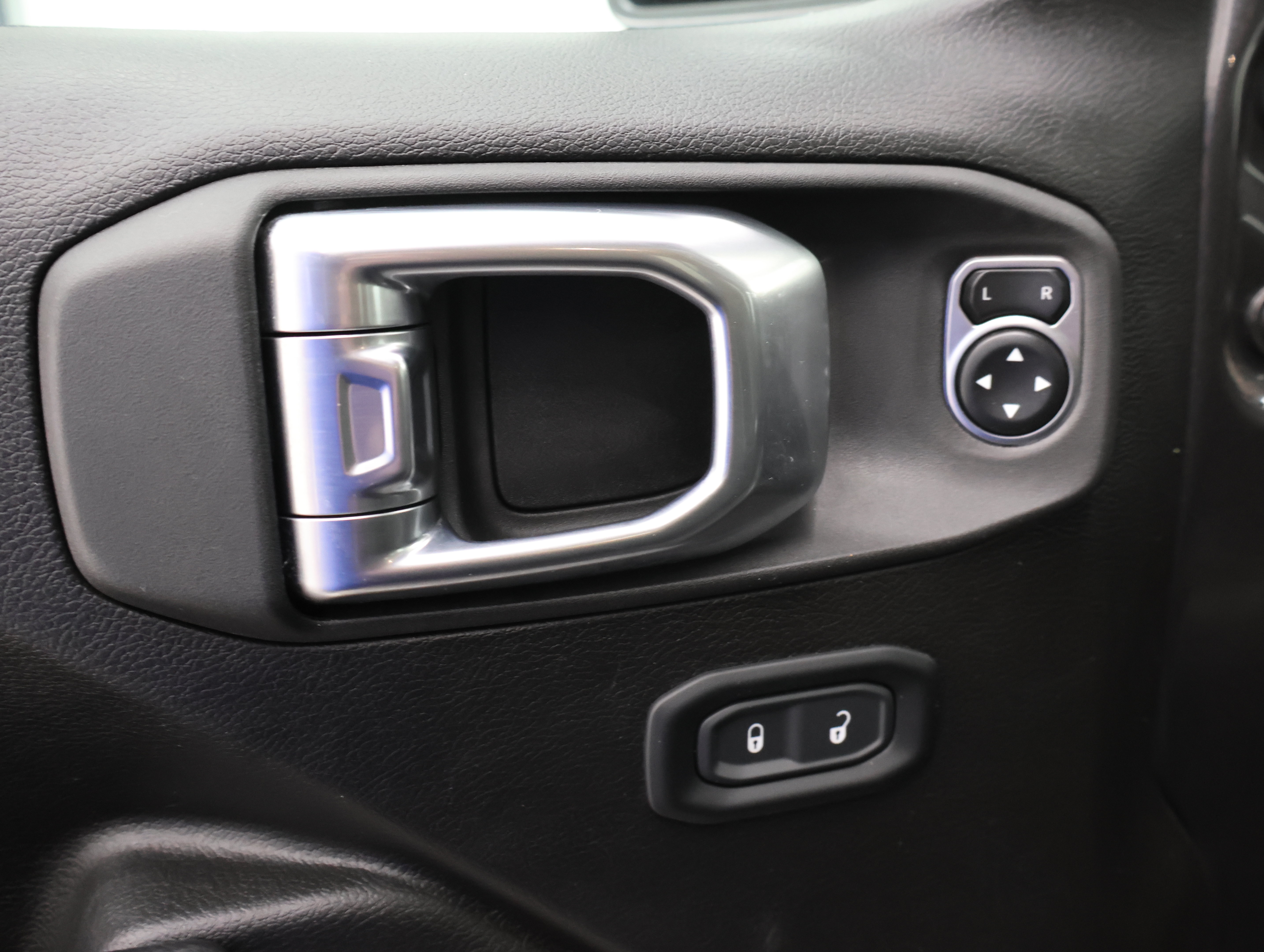 Used 2023 Jeep Gladiator Sport AWD/4WD image 39