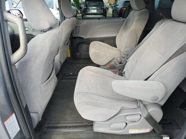 Used 2015 Toyota Sienna LE FWD image 14