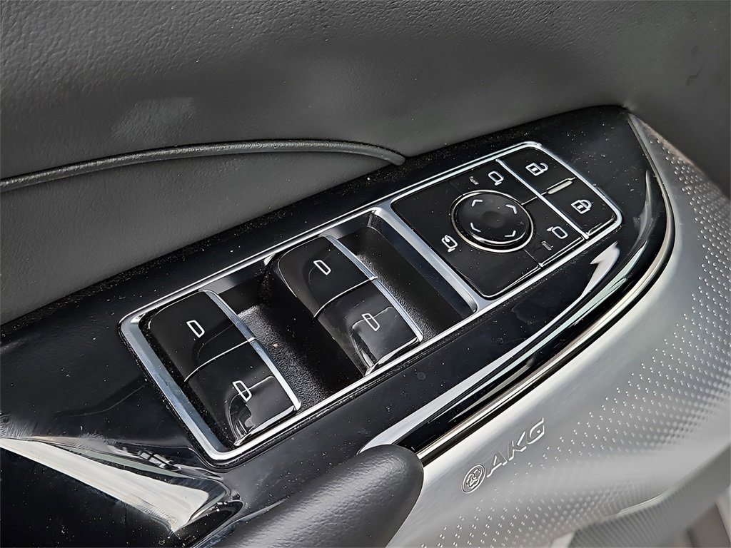 New 2024 Cadillac Lyriq Luxury image 21