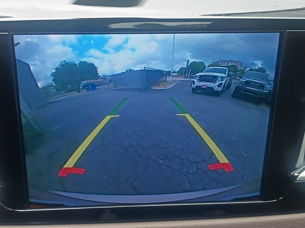 Used 2017 Chrysler Pacifica Touring image 9