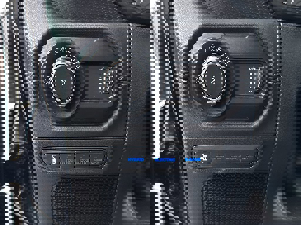 Used 2024 Jeep Wrangler Unlimited Rubicon 4xe image 31