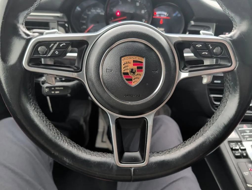 Used 2021 Porsche Macan w/ Premium Package image 21