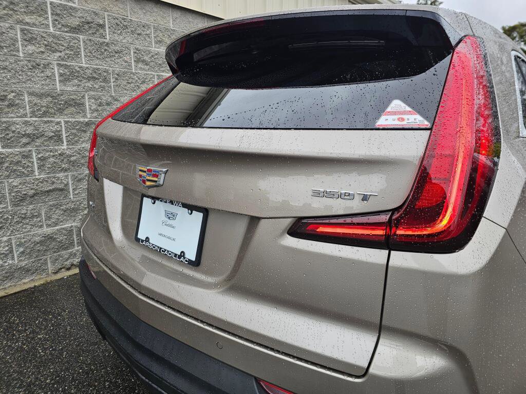 Used 2023 Cadillac XT4 Luxury w/ Cold Weather Package AWD/4WD image 18