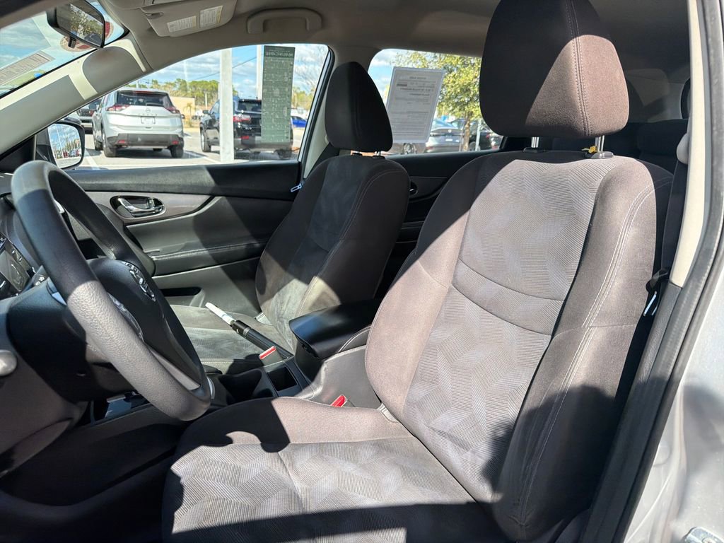 Used 2015 Nissan Rogue S image 16