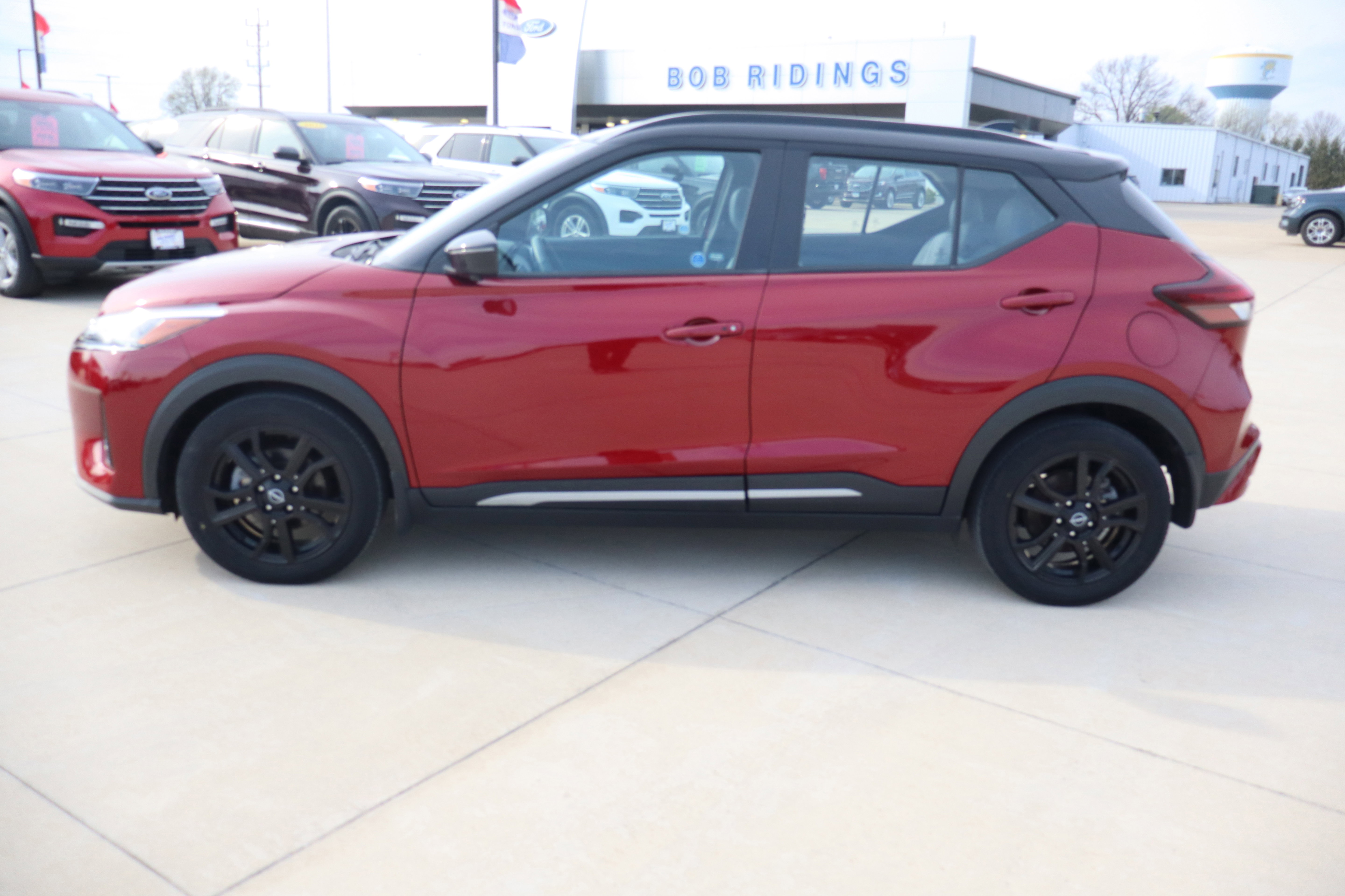 Used 2023 Nissan Kicks SR w/ SR Premium Package image 8