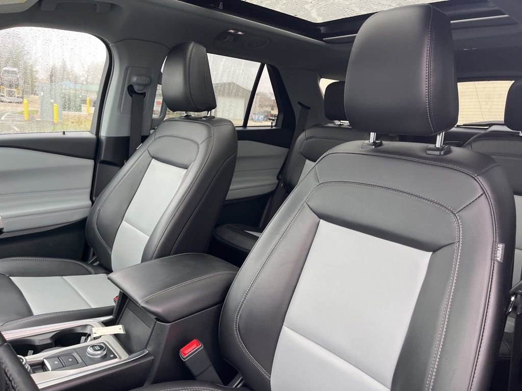 Used 2023 Ford Explorer XLT w/ Equipment Group 202A image 12