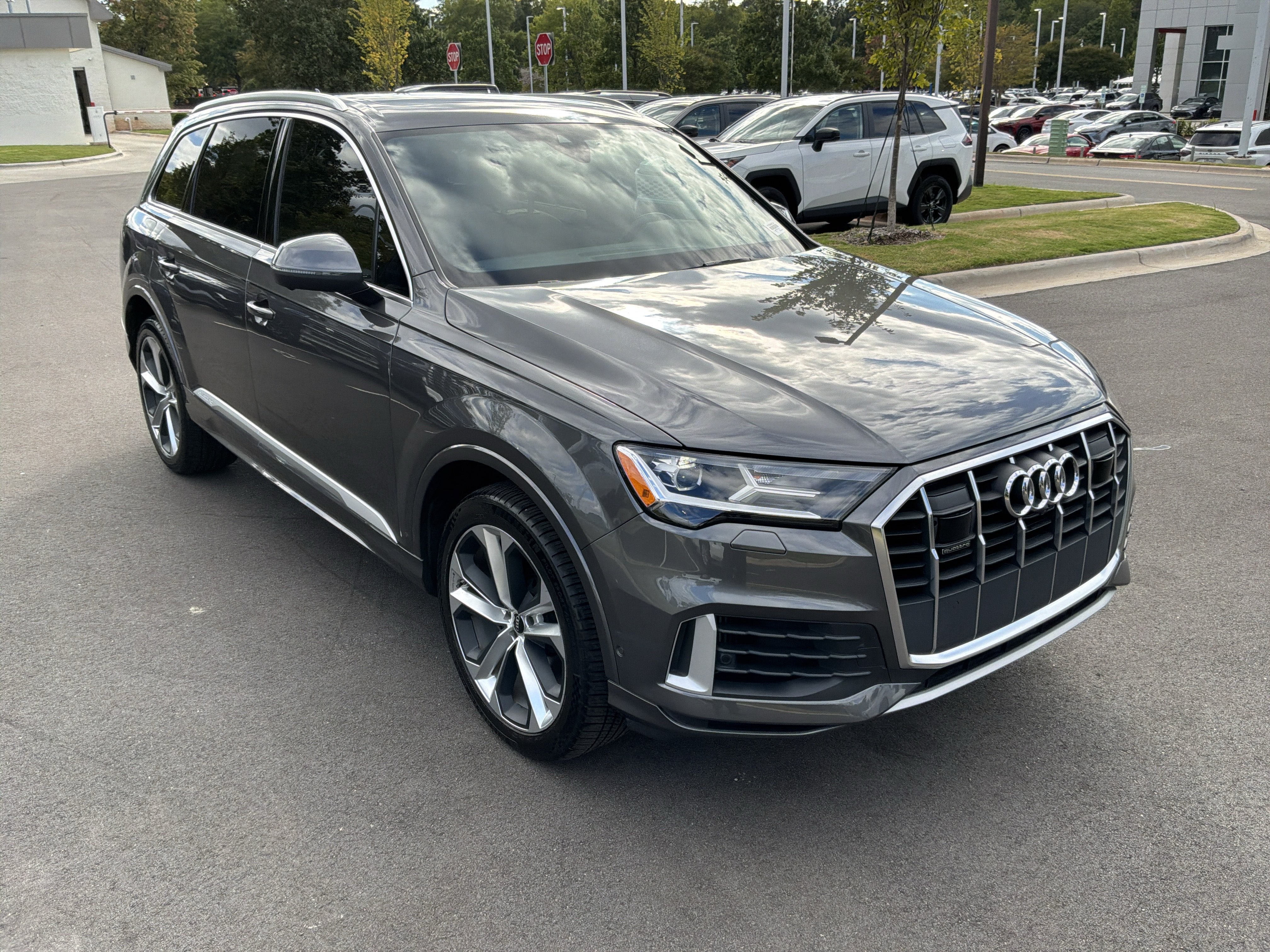 Used 2022 Audi Q7 3.0T Premium Plus w/ Premium Plus Package AWD/4WD image 2