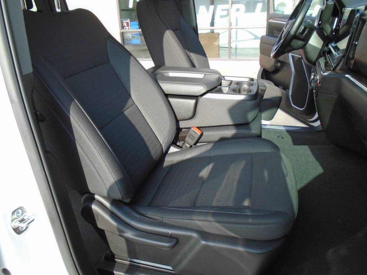 Used 2025 Chevrolet Silverado 1500 LT RWD image 12