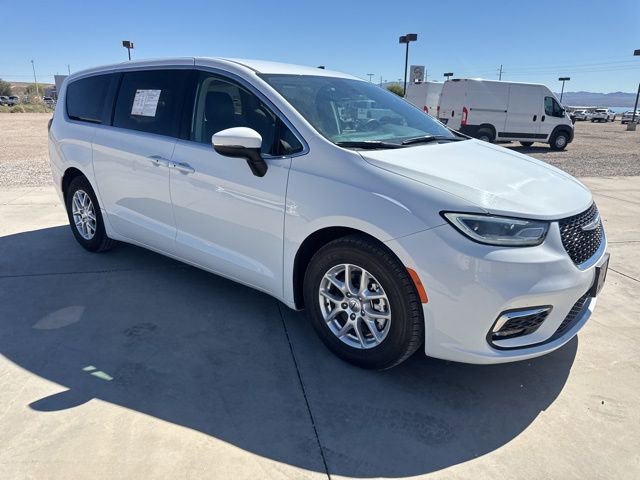 Certified 2023 Chrysler Pacifica Touring-L image 5