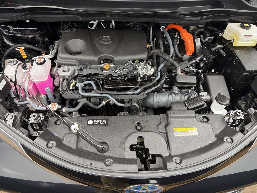 Used 2025 Toyota Sienna Platinum image 39