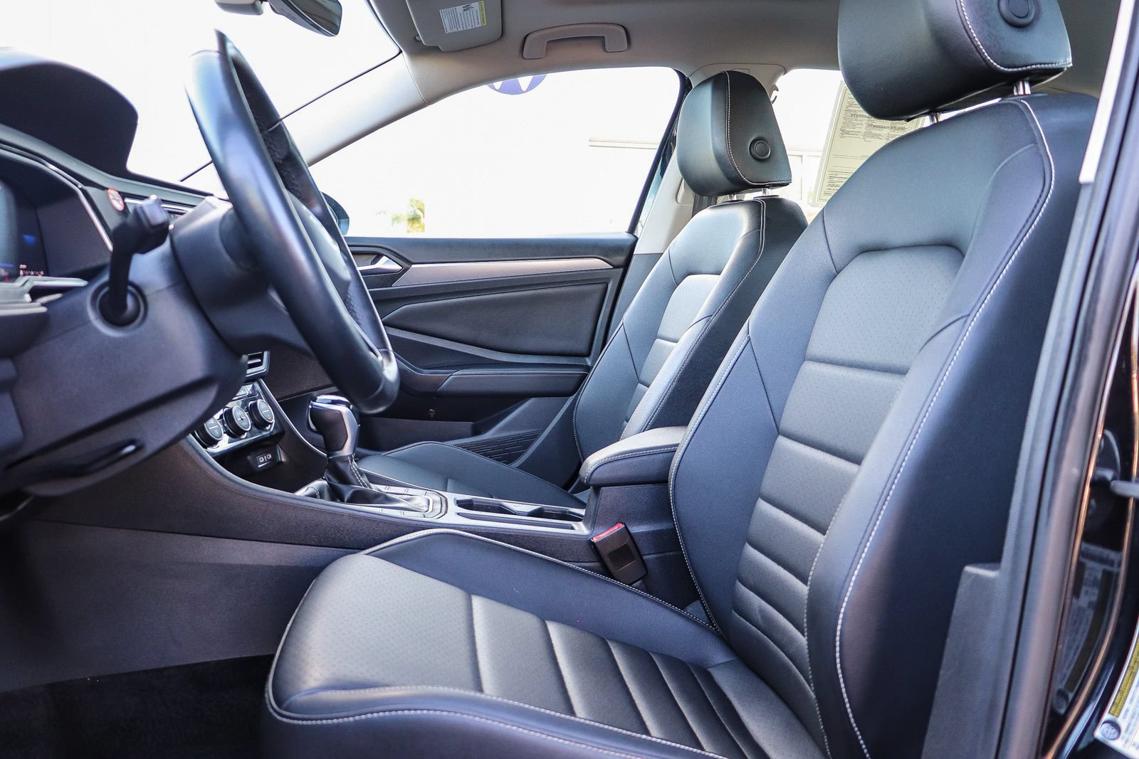 Used 2024 Volkswagen Jetta SE FWD image 18
