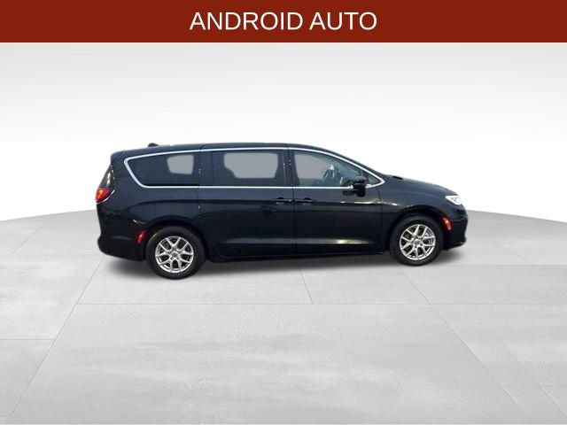Used 2023 Chrysler Pacifica Touring-L image 8