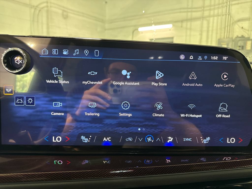 New 2026 Chevrolet Traverse Z71 w/ Driver Confidence Package AWD/4WD image 12