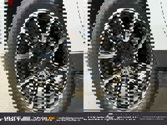 Used 2023 Chevrolet Suburban RST AWD/4WD image 10