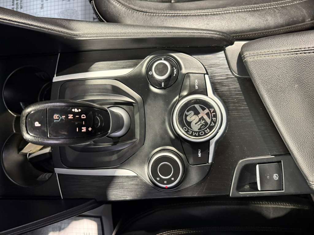 Used 2017 Alfa Romeo Giulia RWD image 17