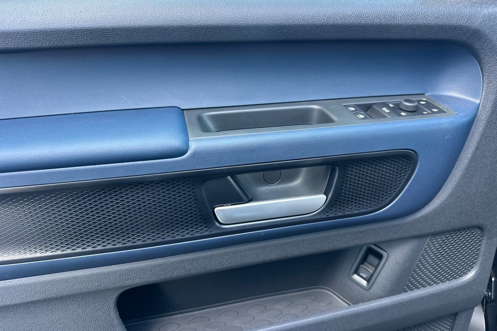 New 2025 Volkswagen ID. Buzz Pro S RWD image 11