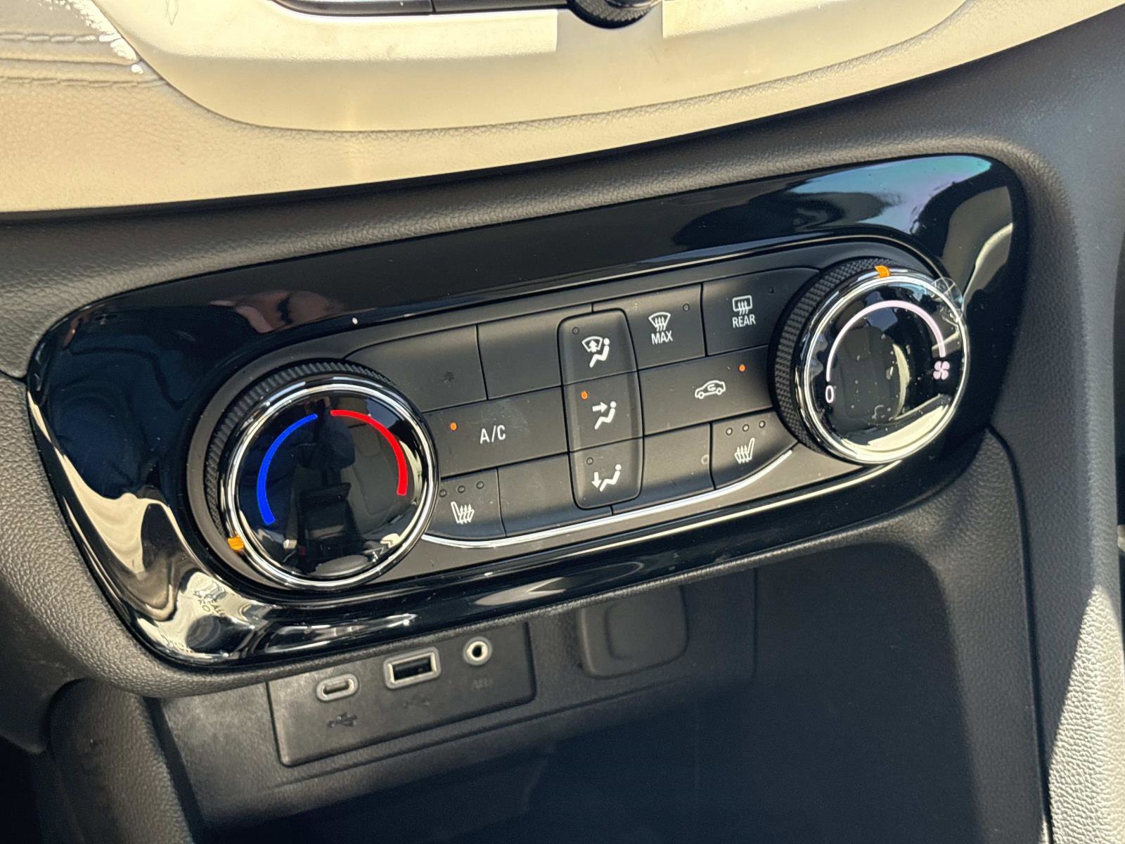 Used 2023 Buick Encore GX Preferred w/ Cold Weather Comfort Package FWD image 23