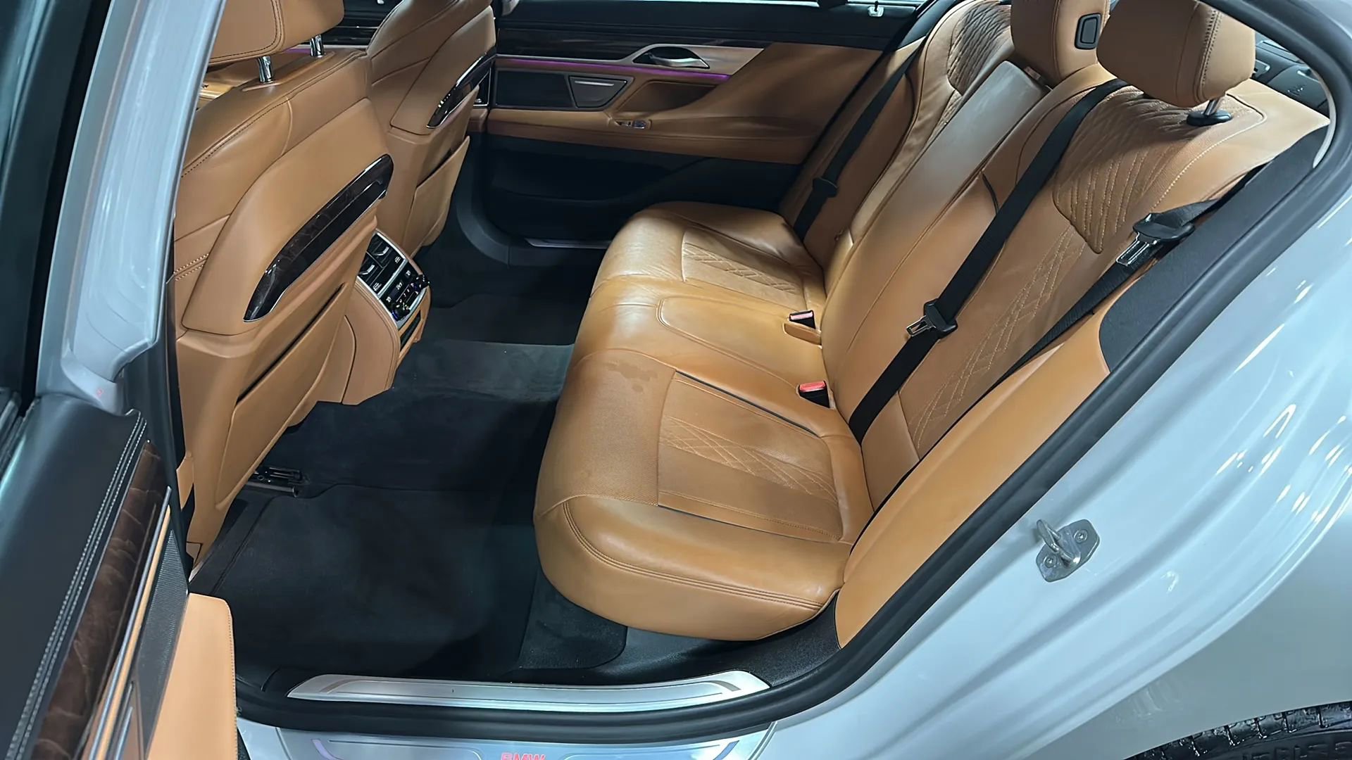 Used 2020 BMW 750i xDrive w/ Executive Package image 11