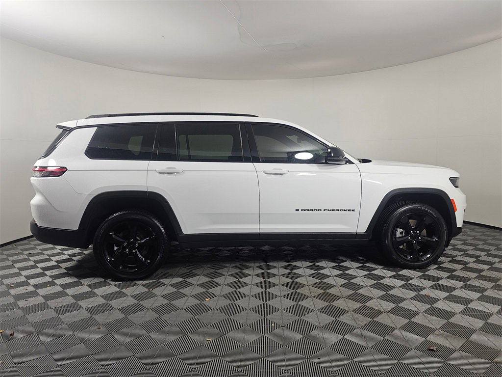 Used 2022 Jeep Grand Cherokee L Laredo image 8