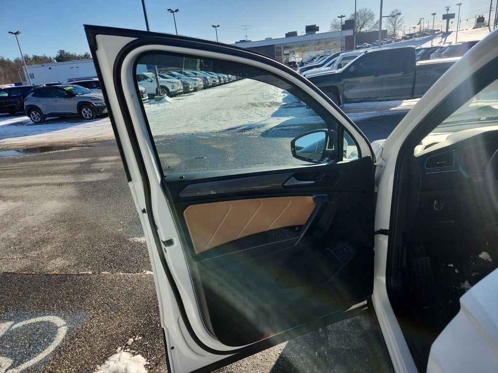 Certified 2024 Volkswagen Tiguan SE image 11