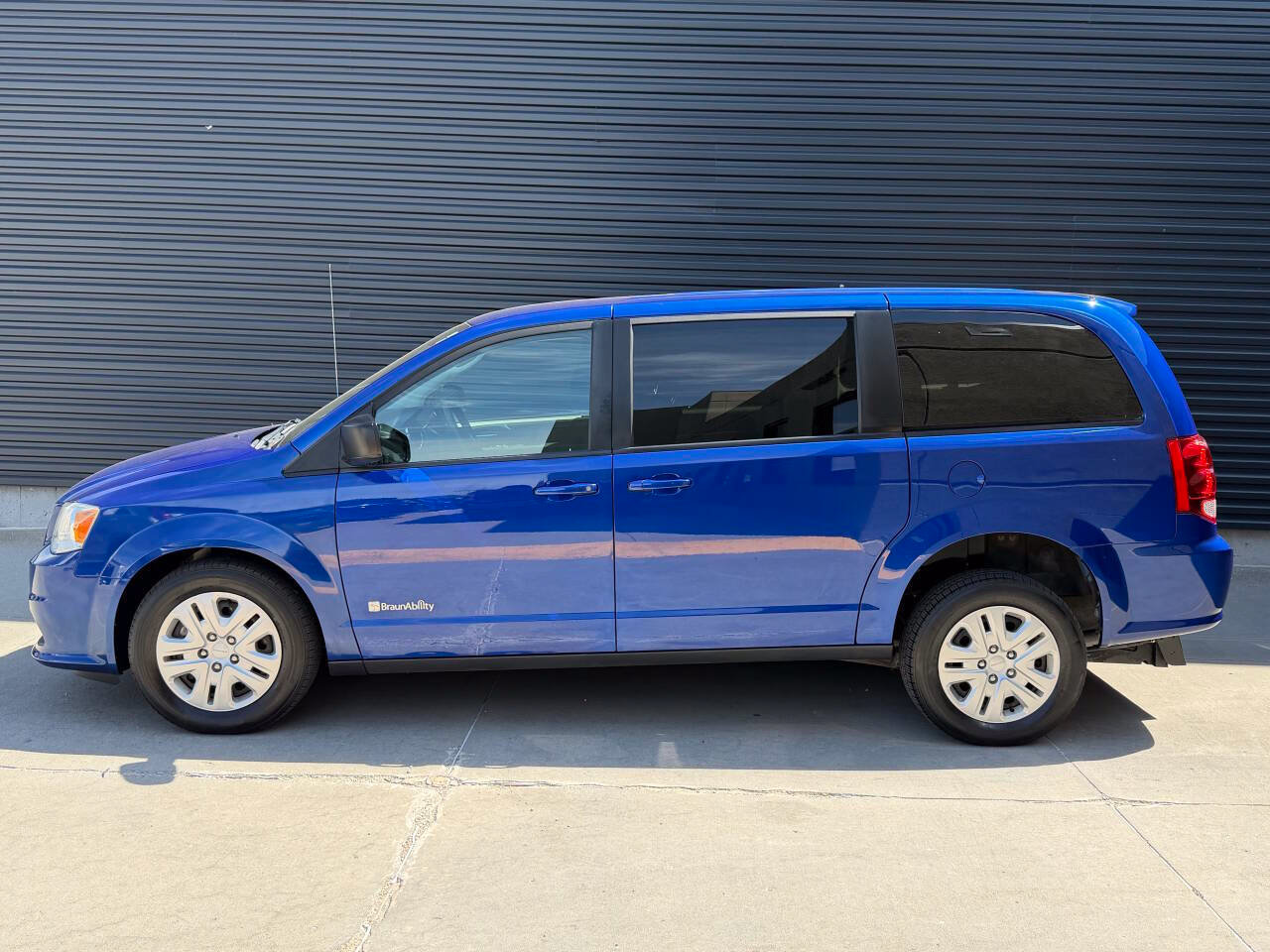 Used 2018 Dodge Grand Caravan SE w/ Power Convenience Group I FWD image 9