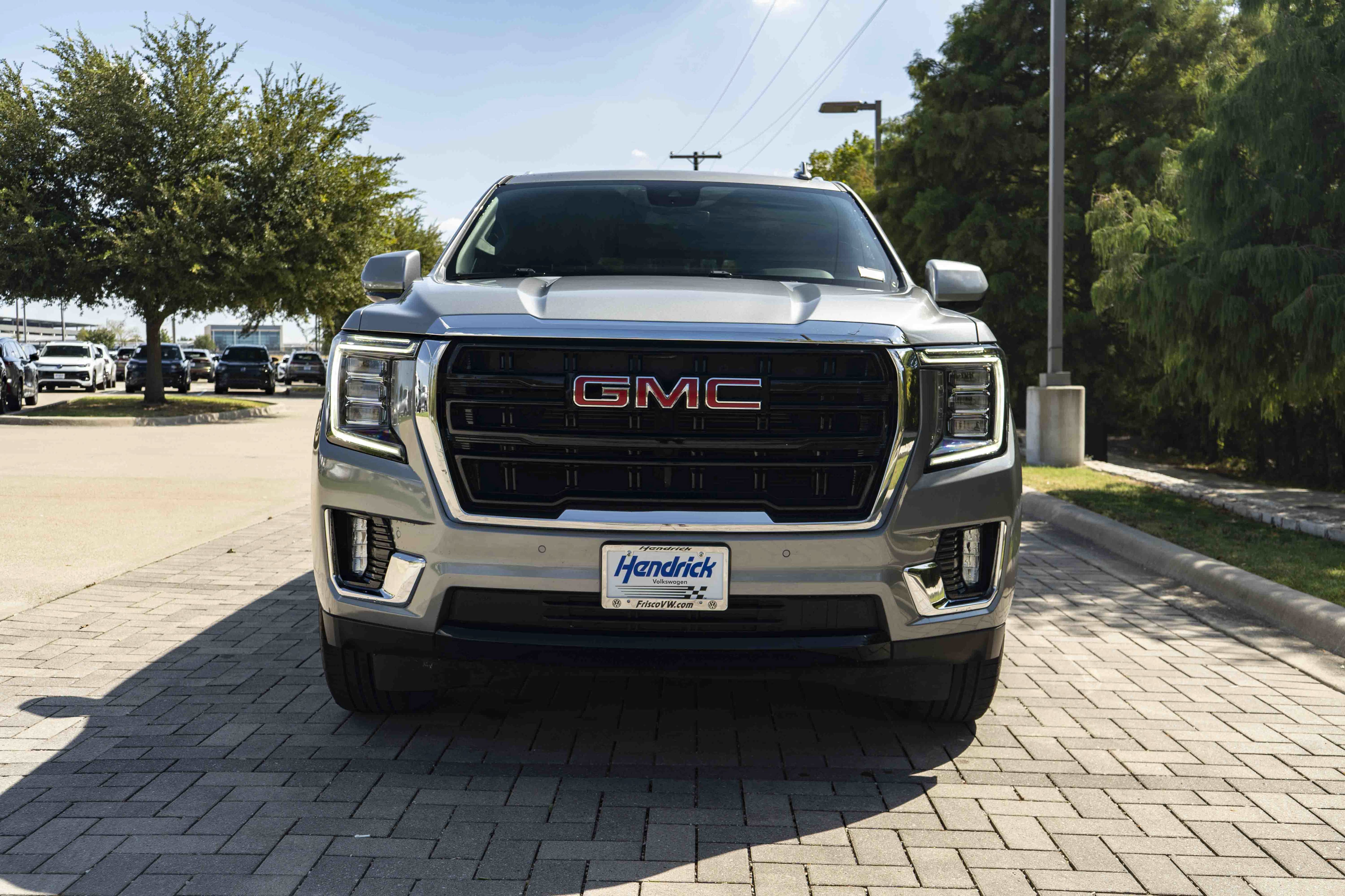 Used 2024 GMC Yukon SLE w/ Gmc Pro Safety Plus Package RWD image 3