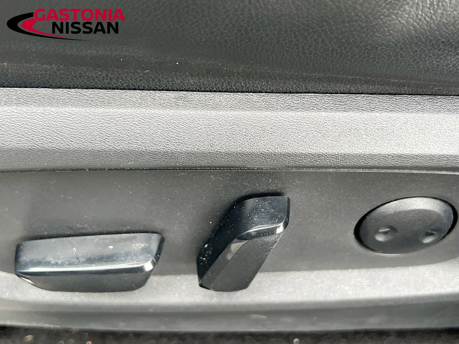 Used 2023 Nissan Pathfinder SL w/ Lighting Package (N92) image 26