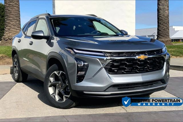 New 2025 Chevrolet Trax LT w/ Driver Confidence Package FWD image 2