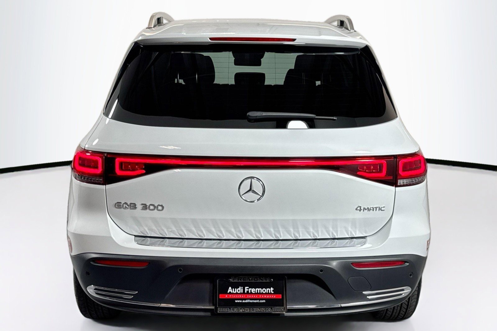 Used 2023 Mercedes-Benz EQB 300 4MATIC image 6