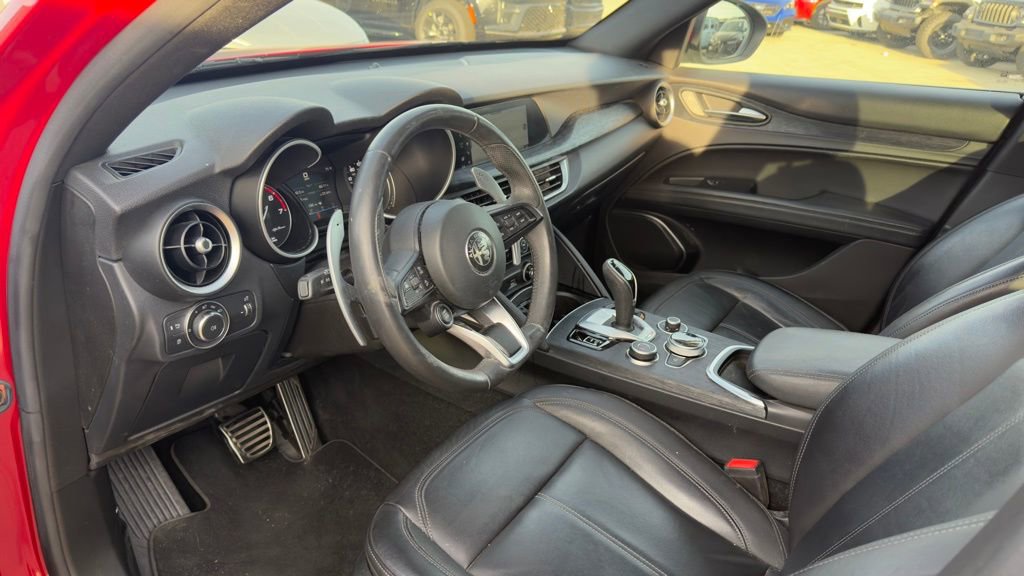Used 2023 Alfa Romeo Stelvio Sprint RWD image 6