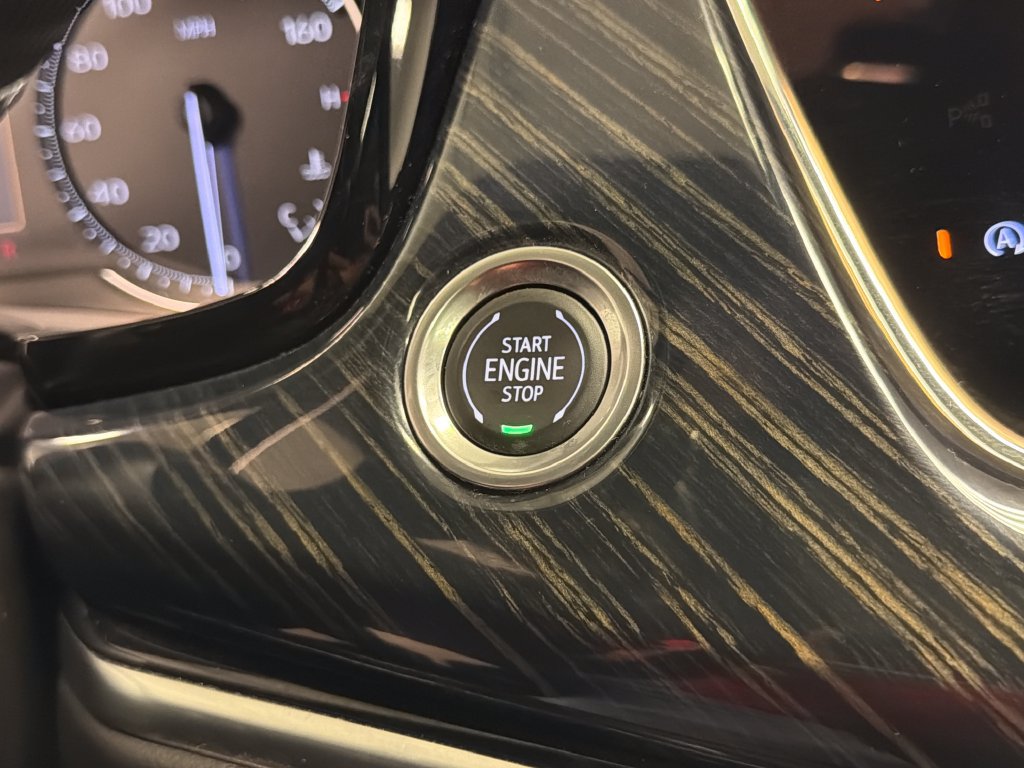 Used 2023 Cadillac XT6 Premium Luxury FWD image 40