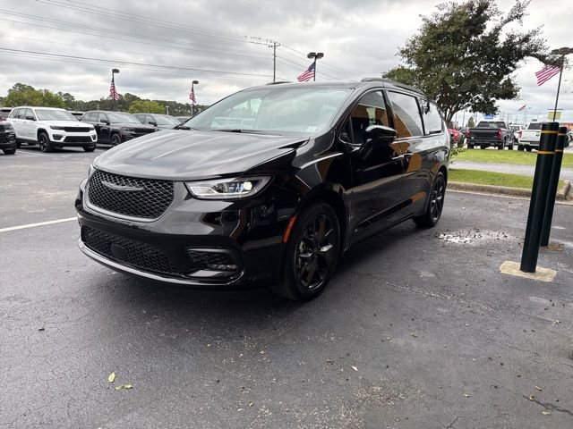 New 2026 Chrysler Pacifica Limited w/ S Appearance Package image 4