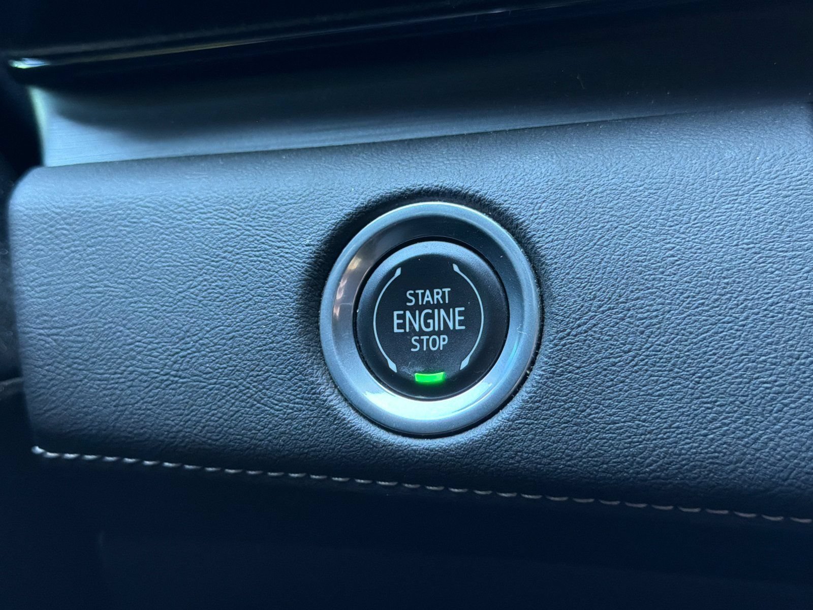 Used 2023 Cadillac Escalade ESV Luxury AWD/4WD image 18