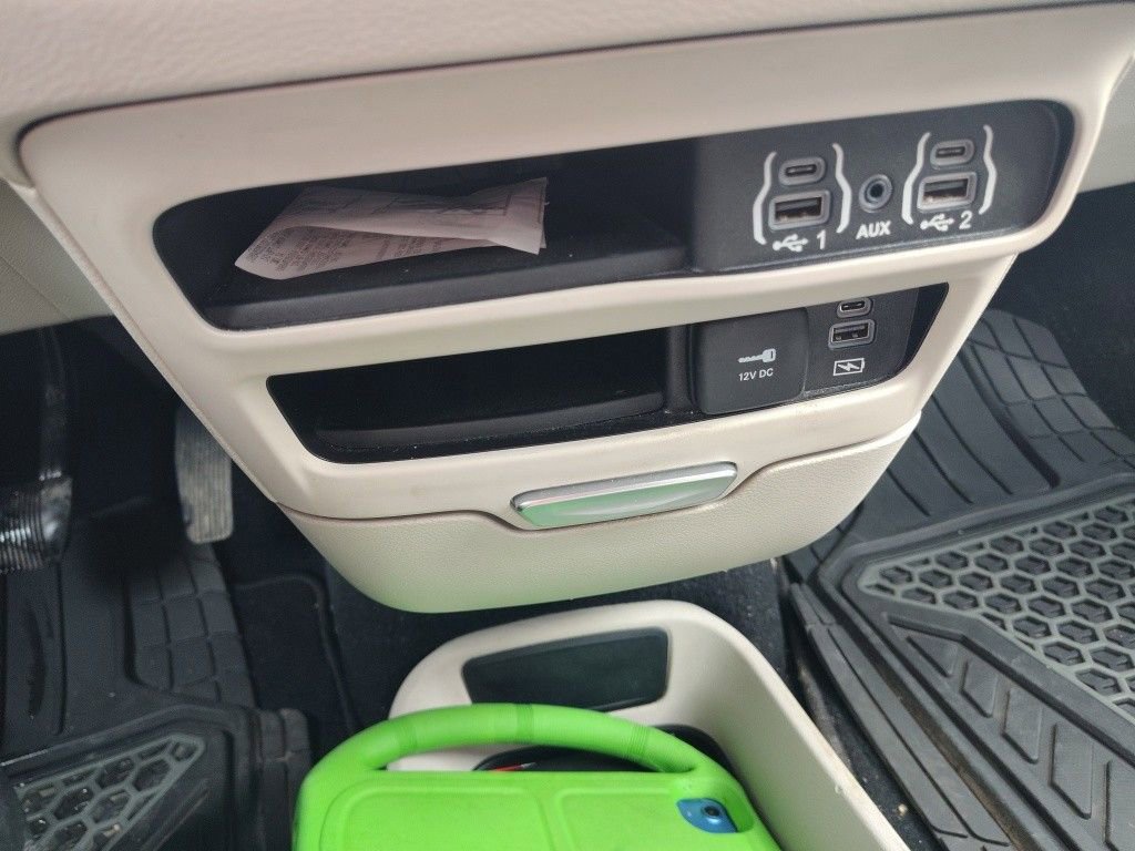 Used 2022 Chrysler Pacifica Touring-L image 24