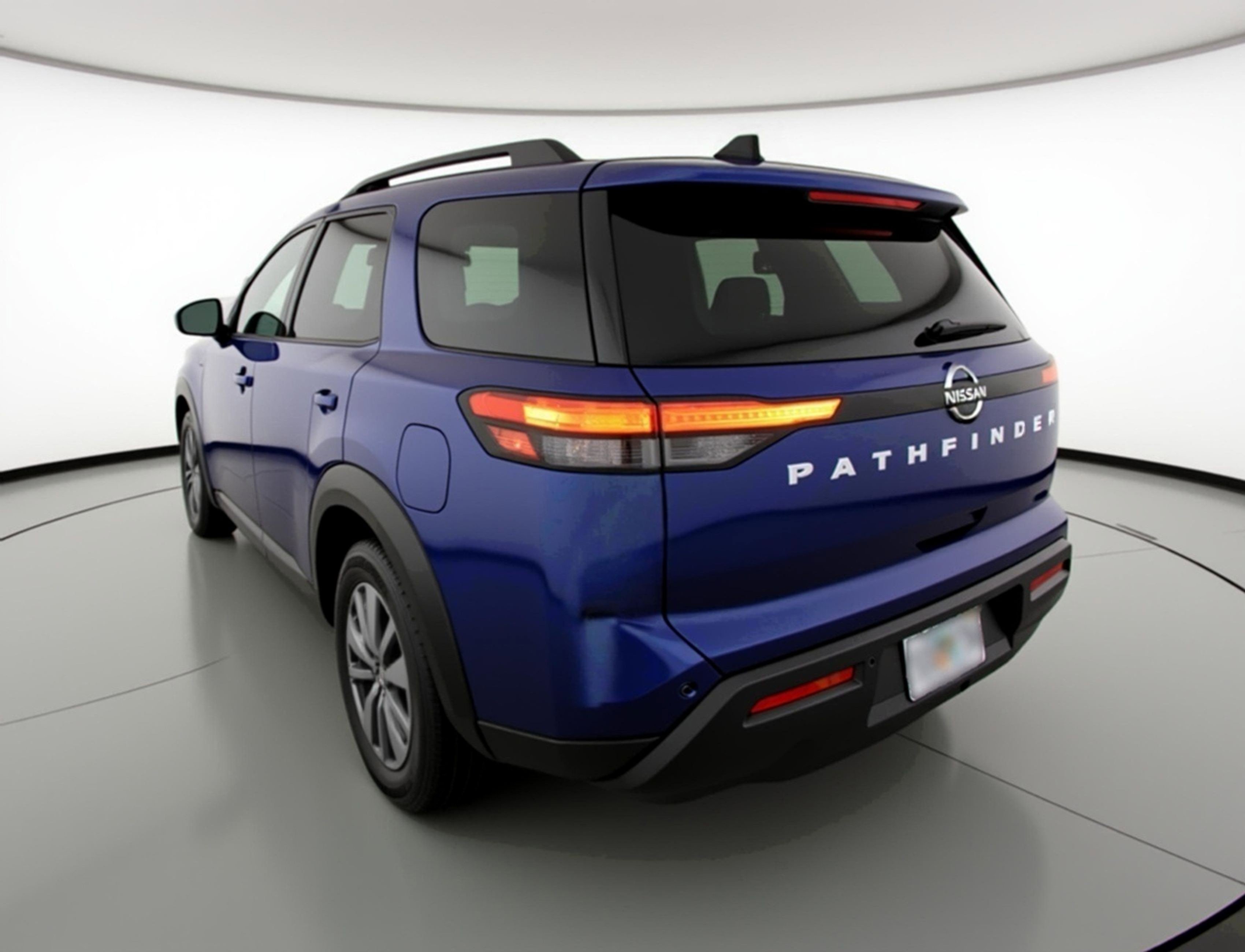 Used 2025 Nissan Pathfinder SV image 6