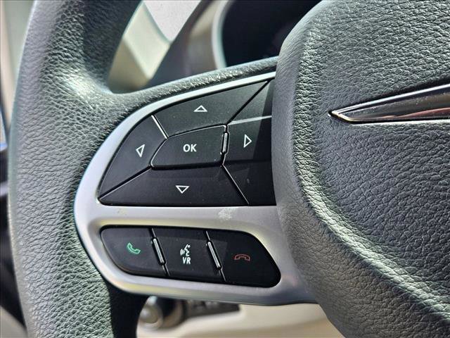 Used 2018 Chrysler Pacifica Touring Plus image 19