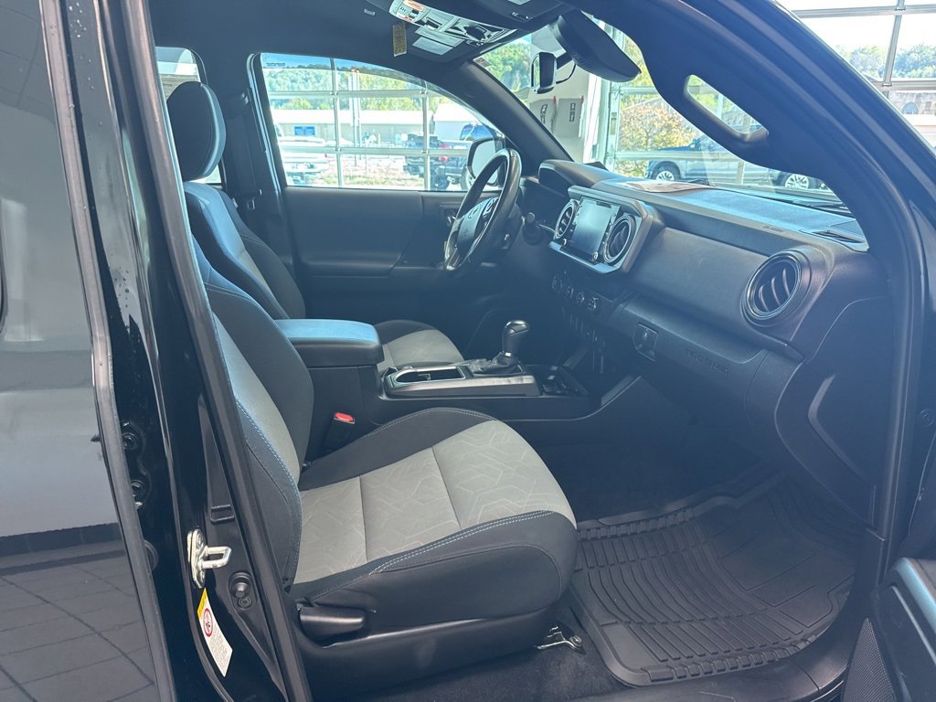 Used 2020 Toyota Tacoma TRD Off-Road image 22
