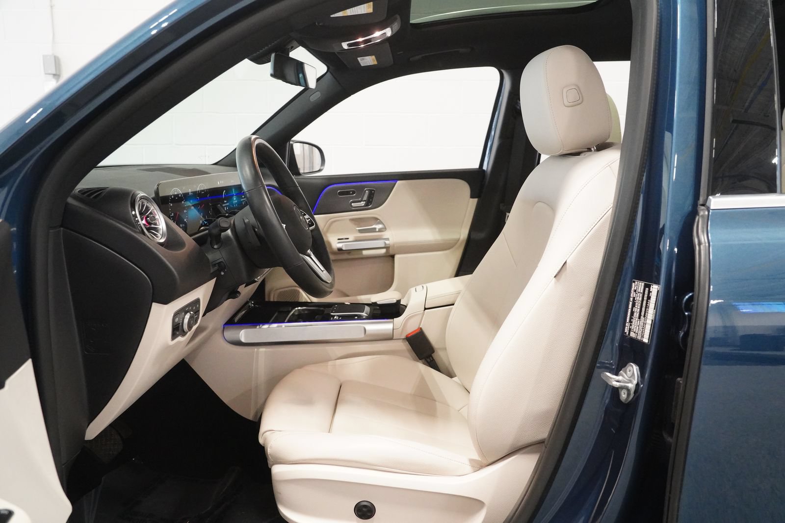 Used 2022 Mercedes-Benz GLB 250 4MATIC image 11