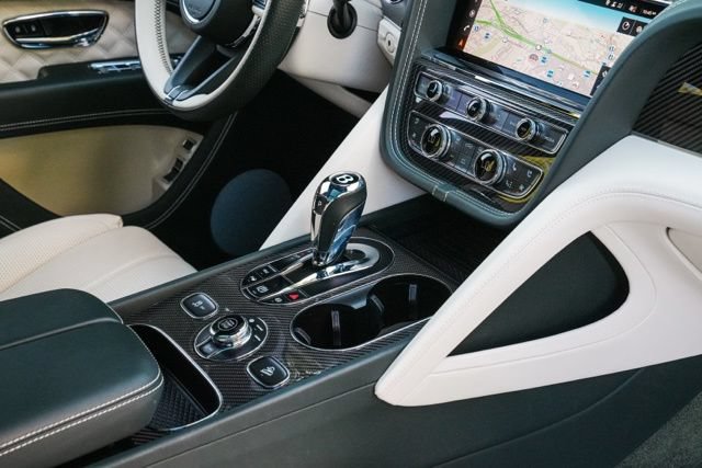 Used 2022 Bentley Bentayga AWD/4WD image 48
